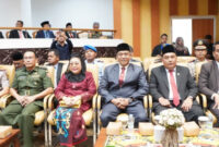 Anggota DPRD Kaltim, Rusman Ya’qub (paling kanan, mengenakan dasi hijau). (Foto: Ist)