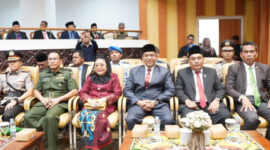 Anggota DPRD Kaltim, Rusman Ya’qub (paling kanan, mengenakan dasi hijau). (Foto: Ist)