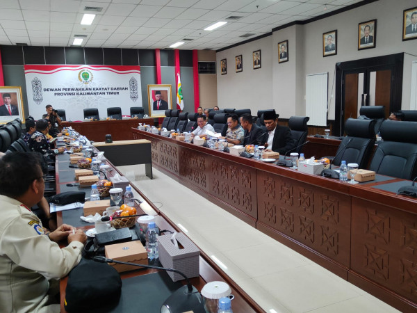 Suasana RDP DPRD Kaltim bersama sejumlah OPD terkait, membahas pelepasan aset Pemprov Kaltim Rumah Sakit Islam. (Foto: Ist)