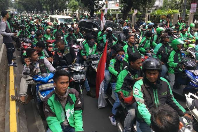 Ilustrasi kumpulan driver  ojek online. (Foto: Ist)