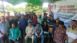 Anggota Dewan Perwakilan Rakyat Daerah (DPRD) Kalimantan Timur (Kaltim), Safuad saat menggelar kegiatan Sosialisasi Peraturan Daerah (Sosper) di Jalan Poros Bontang-Sangatta, Kecamatan Teluk Pandan, Kabupaten Kutai Timur (Kutim). (Foto: Ist)