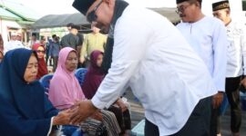 Bupati Kukar, Edi Damansyah saat menghadiri acara pembukaan Kantor Desa Sebelimbingan di Kecamatan Kota Bangun. (Foto: Ist)