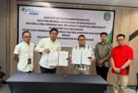 Penandatanganan Perjanjian Kerja Sama (PKS) DPMD Kukar dengan BPJS Ketenagakerjaan. (Foto: Ist)
