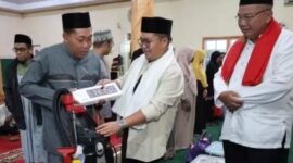 Wabup Kukar, Rendi Solihin saat acara safari sahur di Kecamatan Marangkayu. (Foto: Ist)
