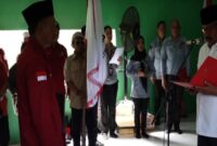 Bupati Kukar Edi Damansyah saat melantik pengurus baru KTNA Kecamatan Loa Janan. (Foto: Ist)