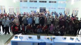 Bupati Kukar, Edi Damansyah bersama sejumlah RT dan Kepala Desa Se-Kecamatan Kota Bangun. (Foto: Ist)