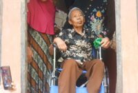 Faturrahman, penerima bantuan kursi roda. (Foto: Ist)