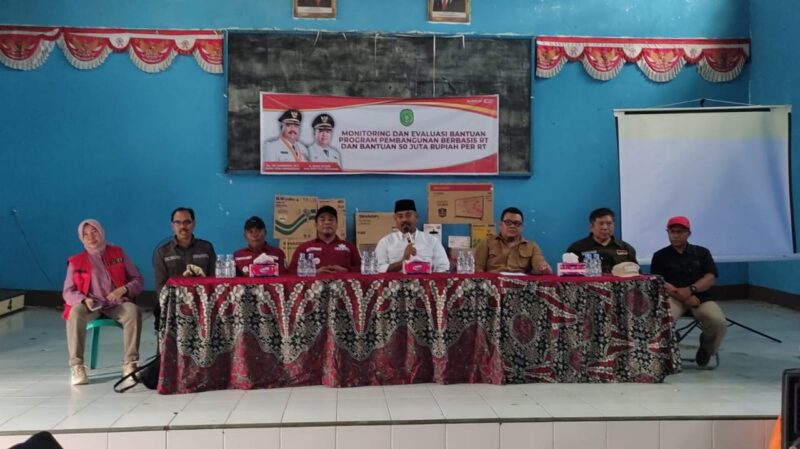 Bupati Kutai Kartanegara (Kukar), Edi Damansyah, saat melakukan kunjungan ke Desa Manunggal Daya, Kecamatan Sebulu. (Foto: Ist)
