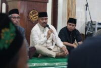 Bupati Kukar, Edi Damansyah saat menyapa masyarakat dalam agenda safari Ramadhan. (Foto: Ist)