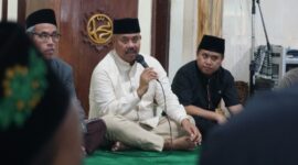 Bupati Kukar, Edi Damansyah saat menyapa masyarakat dalam agenda safari Ramadhan. (Foto: Ist)