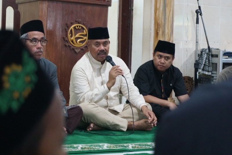 Bupati Kukar, Edi Damansyah saat menyapa masyarakat dalam agenda safari Ramadhan. (Foto: Ist)