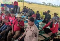 Bupati Kukar, Edi Damansyah saat menghadiri kegiatan panen padi organik di Desa Bangun Rejo, Tenggarong Seberang. (Foto: Ist)