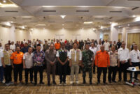 Anggota DPRD Kaltim, Salehuddin (mengenakan batik dan peci hitam) saat mengadiri Rapat Koordinasi (Rakor) Teknis Bidang Pencengahan dan Kesiapsiagaan Bencana. (Foto: Ist)

 