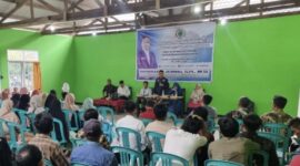 Ketua Komisi I DPRD Kaltim, Baharuddin Demmu saat menggelar kegiatan Sosialisasi Perda (Sosper). (Foto: Ist)
