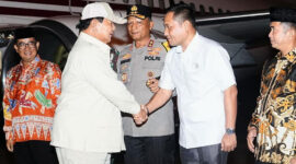 Wakil Ketua DPRD Kaltim, Seno Aji saat menyambut kedatangan Menhan RI, Prabowo Subuanto. (Foto: Ist)