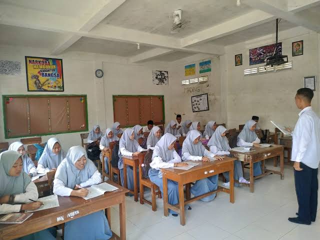 Ilustrasi kegiatan belajar mengajar di sekolah. (Foto: Ist)