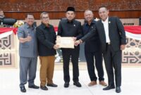 Foto bersama Unsur Pimpinan dalam Rapat Paripurna Ke-3 DPRD Kaltim. (Foto: Ist)