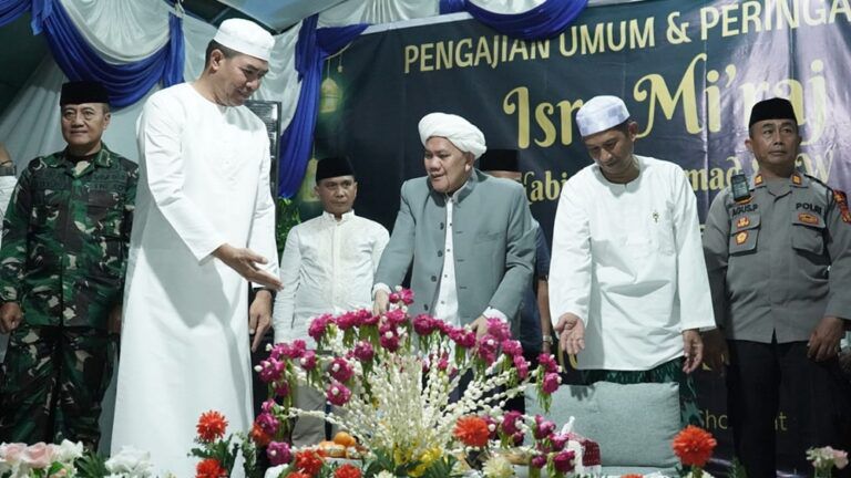 Wali Kota Samarinda, Andi Harun, saat menghadiri peringatan Isra Miraj Nabi Muhammad SAW di Langgar Ar-Rachim Jalan Assa'adah Gang 3 Kelurahan Mugirejo Samarinda. (Foto: Ist)