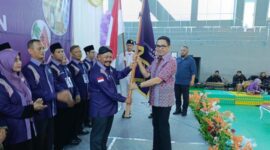 Wali Kota Samarinda Andi Harun saat melantik pengurus baru Paguyuban Keluarga Kediri (Pagari) Kota Samarinda Periode 2024 - 2029 di Gedung Pencak Silat Polder Air Hitam, Samarinda, Minggu (3/3/2024). (Foto: Ist)