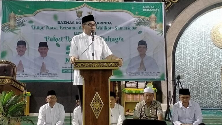 Walikota Samarinda, Andi Harun saat menghadiri acara pembagian paket bahagia oleh Baznas Kota Samarinda. (Foto: Ist)