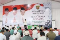 Wali Kota Samarinda, Andi Harun menyampaikan sambutan dalam acara Buka Puasa Bersama di Halaman Anjungan Karangmumus Balai Kota Samarinda. (Foto: Ist)