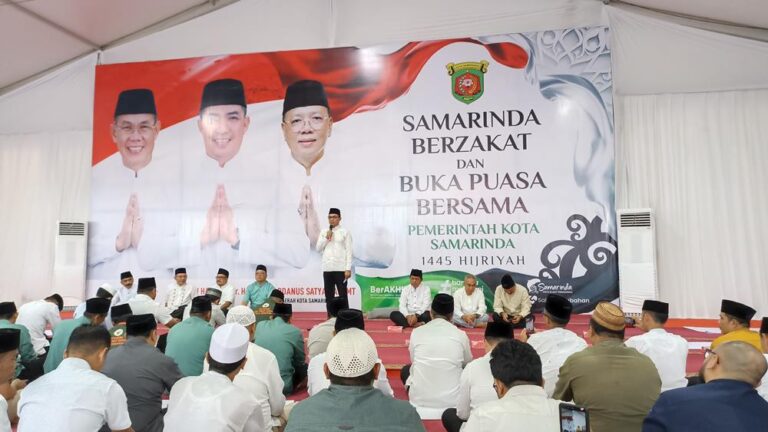 Wali Kota Samarinda, Andi Harun menyampaikan sambutan dalam acara Buka Puasa Bersama di Halaman Anjungan Karangmumus Balai Kota Samarinda. (Foto: Ist)