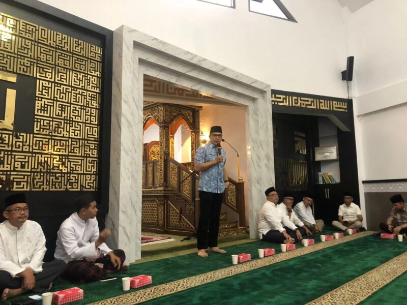 Wali Kota Andi Harun menyampaikan sambutan dalam acara buka bersama (bukber) wartawan di Mushalla Ar Raudah Balaikota Samarinda. (Foto: Ist)