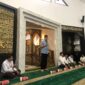 Wali Kota Andi Harun menyampaikan sambutan dalam acara buka bersama (bukber) wartawan di Mushalla Ar Raudah Balaikota Samarinda. (Foto: Ist)