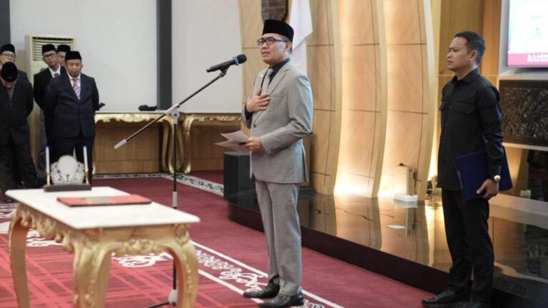 Wali Kota Samarinda, Andi Harun saat cara Pelantikan dan pengambilan sumpah 150 pejabat struktural dan 6 pejabat fungsional di lingkungan Pemerintah Kota Samarinda. (Foto: Ist)