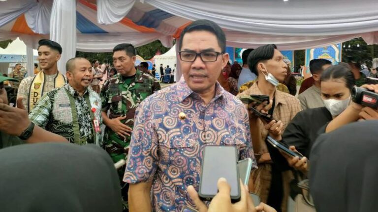Walikota Samarinda Andi Harun, saat menghadiri peresmian Pasar Ramadan GOR Segiri Samarinda. (Foto: Ist)