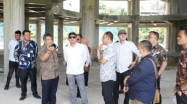 Pansus LKPJ Gubernur saat melakukan uji petik lapangan di area pembangunan RSUD AWS. (Foto: Ist)