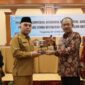 Asisten I Setkab Kukar, Akhmad Taufik Hidayat saat membuka kegiatan peningkatan berbahasa dan bersastra daerah, yang digelar Kantor Bahasa Provinsi Kaltim di Hotel Grand Elty Singgasana Tenggarong. (Foto: Ist)