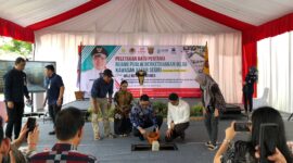 Wali Kota Samarinda Andi Harun saat peletakkan batu pertama proyek Embracing The Sun. (Foto: Ist)