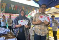 Wali Kota Samarinda, Andi Harun bersama istri saat menggunakan hak suaranya dalam Pemilu Serentak 2024. (Foto: Ist)