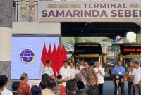 Wali Kota Samarinda, Andi Harun Saat Dampingi Presiden RI Joko Widodo Resmikan Terminal Samarinda Seberang. (Foto: Ist)