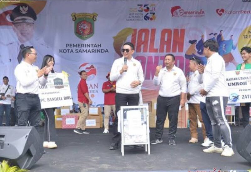 Wali Kota Samarinda, Andi Harun dalam acara Jalan Santai dan Makan Bersama Pesta Rakyat. (Foto: Ist)