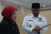 Bupati Kukar, Edi Damansyah, dalam acara peluncuran Aplikasi SIPDokter. (Foto: Ist)