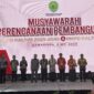 Wali Kota Samarinda, Andi Harun menerima penghargaan PPD 2024 dari Penjabat Gubernur Kaltim, Prof. Akmal Malik. (Foto: Ist)