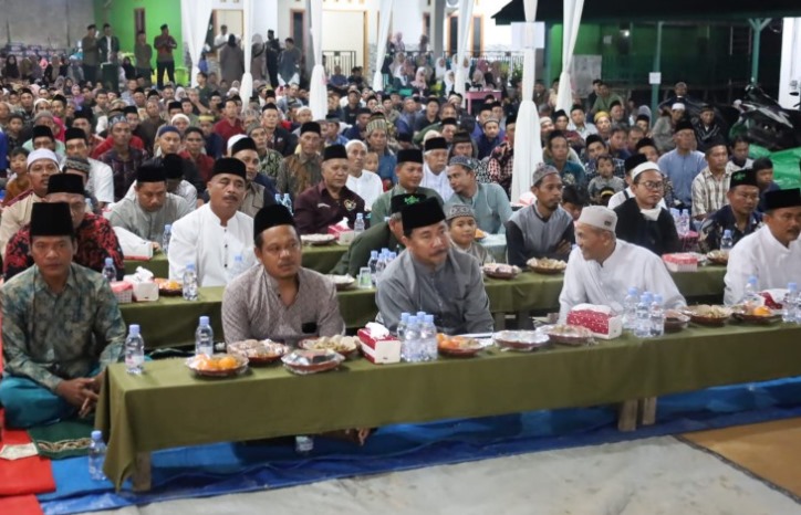 Sekda Kukar, Sunggono saat menghadiri Wisuda Purna Study Ponpes Nurul Islam. (Foto: Ist)