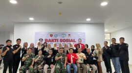 Foto bersama Tim Barmuda, RS Mata Pemprov Kaltim dan Kodam VI Mulawarman dalam giat screening test operasi katarak dan pembagian kacamata gratis. (Foto: Ist)