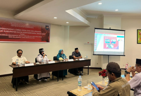 Foto bersama usai pemaparan lomba desa dan kelurahan tingkat kabupaten Kutai Kartanegara tahun 2024. (Foto: Ist)
