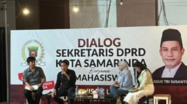 Sekretaris DPRD Kota Samarinda, Agus Tri Susanto saat gelaran dialog interkatif dengan mahasiswa. (Foto: Ist)

 