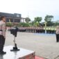 Kapolresta Samarinda saat memimpin jalannya upacara kenaikan pangkat. (Foto: Ist)