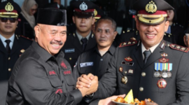 Acara peringatan digelar dengan upacara Hari Bhayangkara dihadiri oleh Bupati Kukar Edi Damansyah bersama Forkopimda dan jajaran, di Mapolres Kukar. (Foto: Ist)