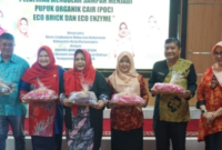 Maslianawati saat membuka Sosialisasi Pengelolaan Sampah Rumah Tangga. (Foto: Ist)