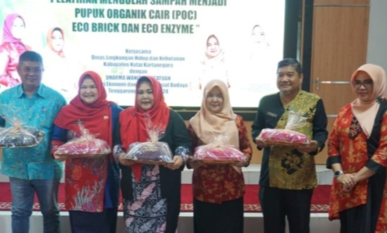 Maslianawati saat membuka Sosialisasi Pengelolaan Sampah Rumah Tangga. (Foto: Ist)