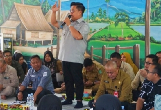 Wabup Kukar, Rendi Solihin saat bersilaturahmi dengan Poklahsar dan Pokdakan. (Foto: Ist)