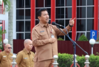 Sekda Kukar, Sunggono saat menggelar apel pagi di lingkungan Pemkab. (Foto: Ist)