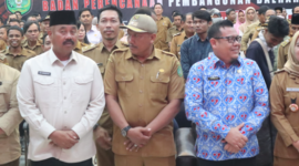 Kepala DPMD Kukar, Arianto bersama Bupati Kukar Edi Damansyah. (Foto: Ist)