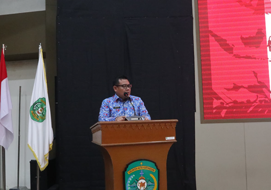 Arianto, Kepala DPMD Kukar, menyampaikan program pengembangan UMKM desa kepada peserta. (Foto: Ist)
